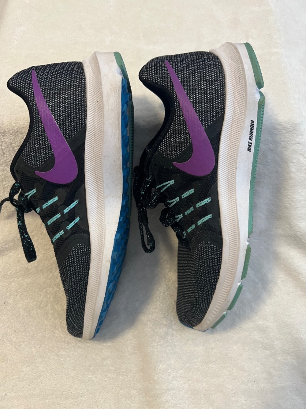 Women's NIKE Fitsole - Like New - Size 9